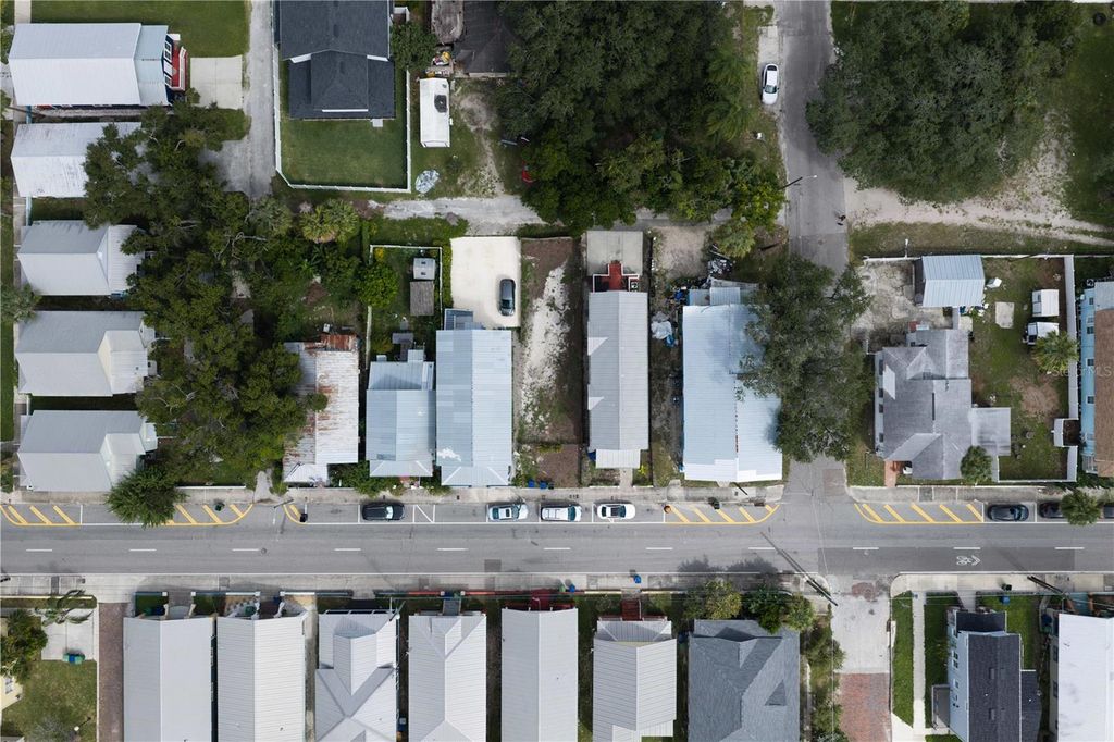 Image 25 of property listing at 1912 E COLUMBUS DRIVE, Tampa, FL 33605