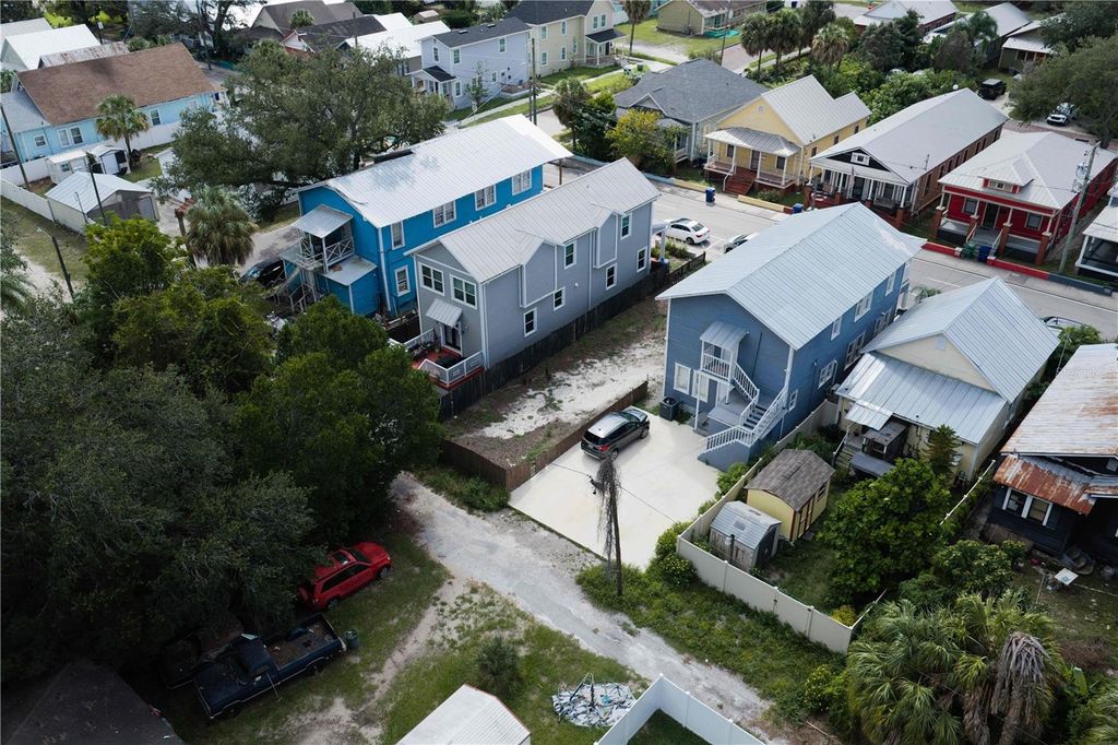 Image 27 of property listing at 1912 E COLUMBUS DRIVE, Tampa, FL 33605