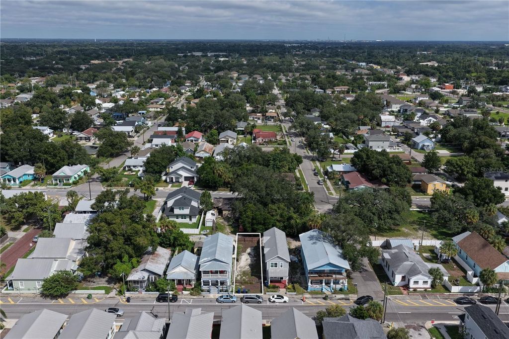 Image 28 of property listing at 1912 E COLUMBUS DRIVE, Tampa, FL 33605
