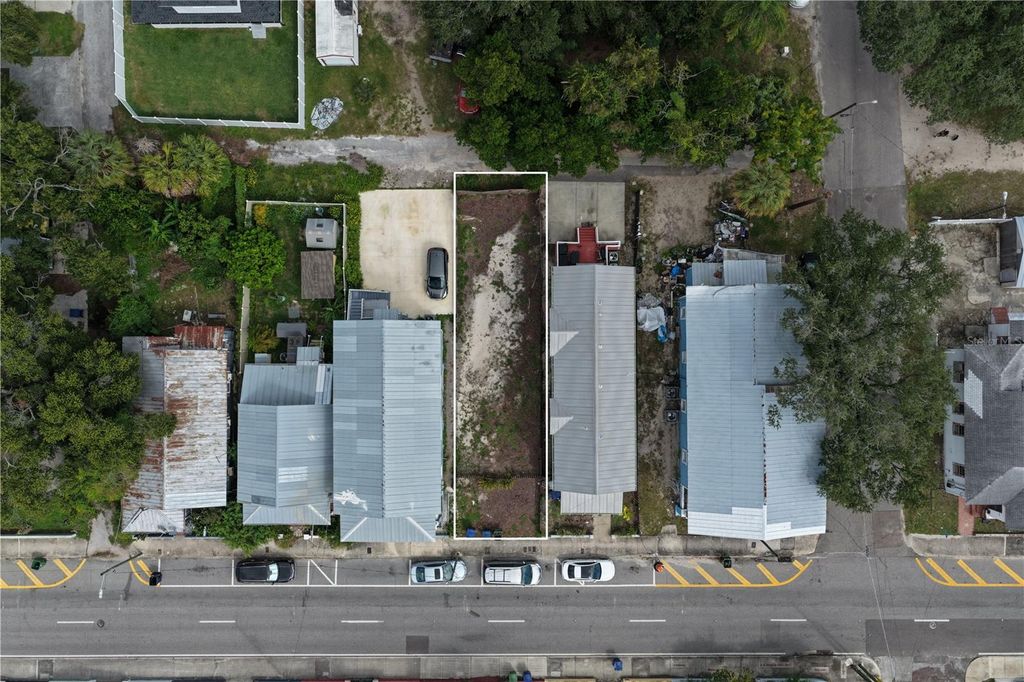 Image 29 of property listing at 1912 E COLUMBUS DRIVE, Tampa, FL 33605