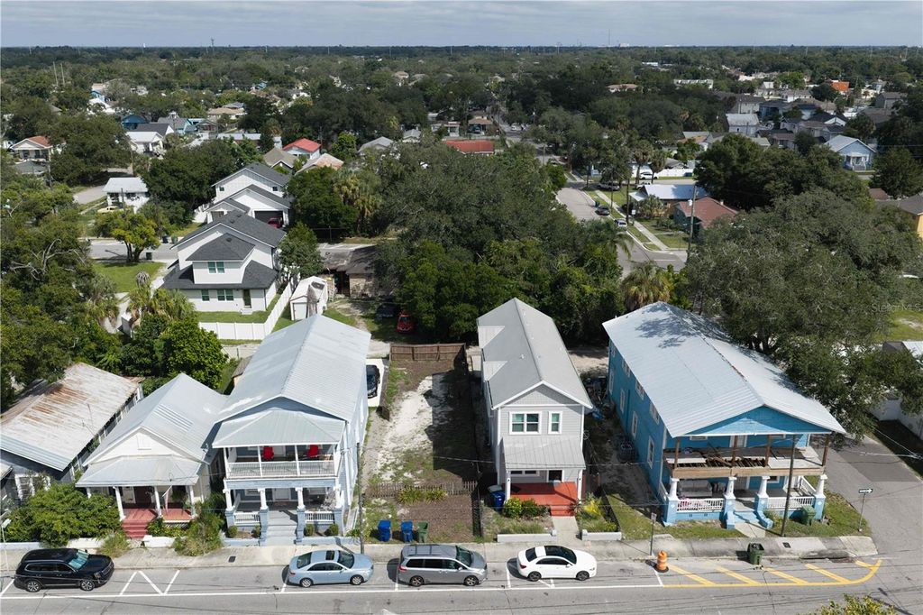 Image 4 of property listing at 1912 E COLUMBUS DRIVE, Tampa, FL 33605