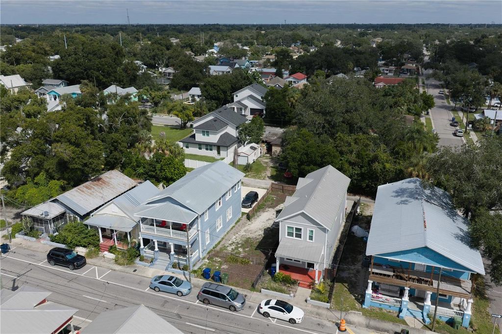 Image 5 of property listing at 1912 E COLUMBUS DRIVE, Tampa, FL 33605