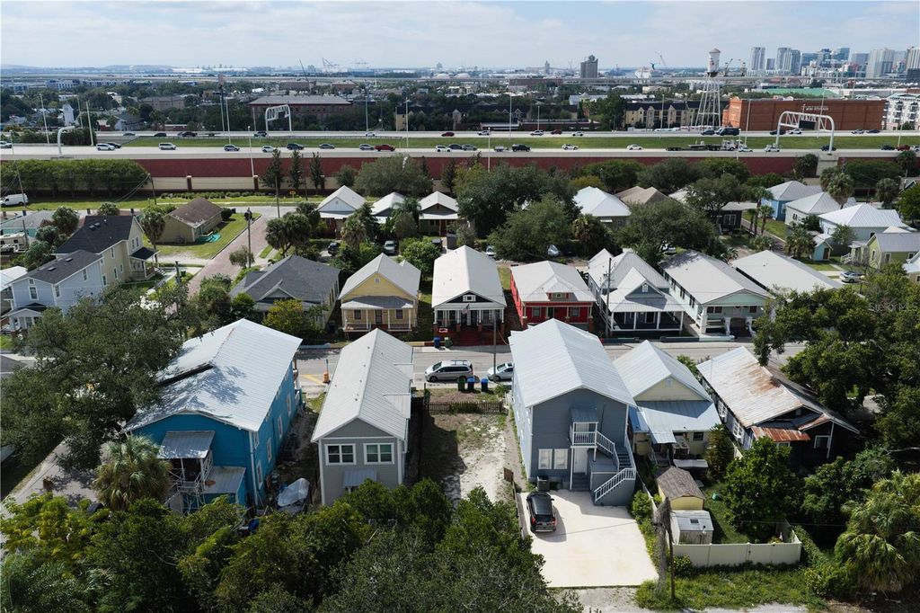 Image 7 of property listing at 1912 E COLUMBUS DRIVE, Tampa, FL 33605
