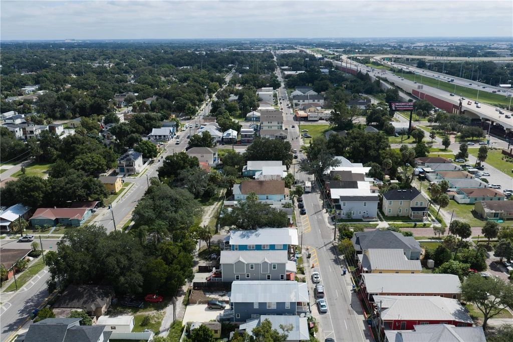 Image 9 of property listing at 1912 E COLUMBUS DRIVE, Tampa, FL 33605