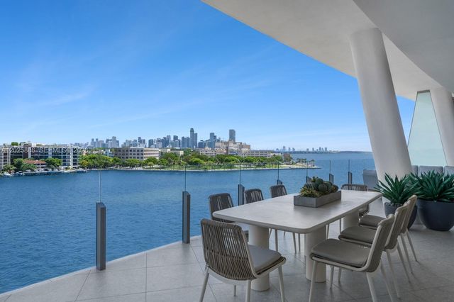 5 Grove Isle Drive PHL05, Coconut Grove, FL 33133