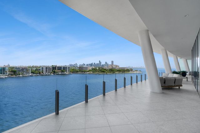 5 Grove Isle Drive PHL05, Coconut Grove, FL 33133