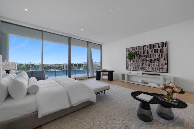 5 Grove Isle Drive PHL05, Coconut Grove, FL 33133