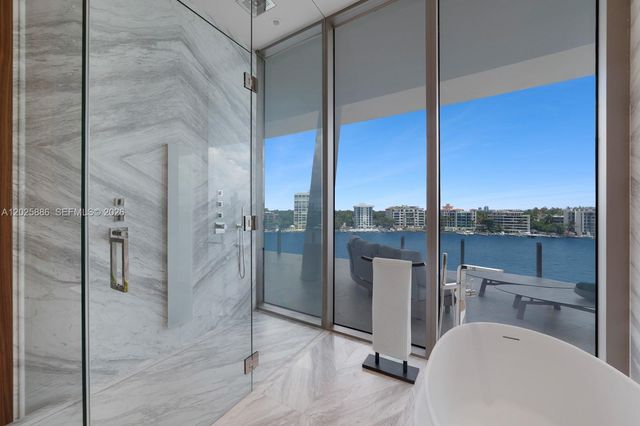 5 Grove Isle Drive PHL05, Coconut Grove, FL 33133