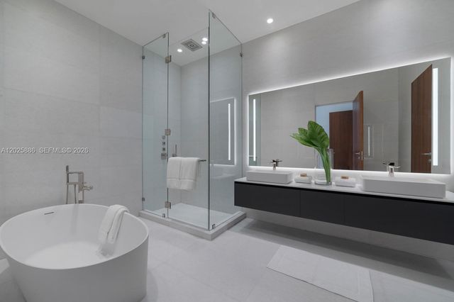 5 Grove Isle Drive PHL05, Coconut Grove, FL 33133