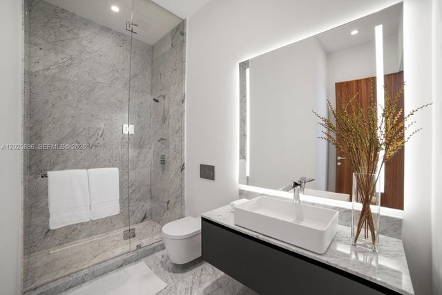 5 Grove Isle Drive PHL05, Coconut Grove, FL 33133