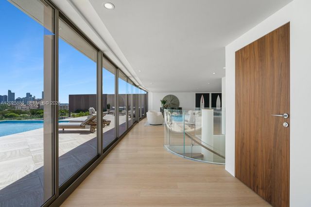 5 Grove Isle Drive PHL05, Coconut Grove, FL 33133