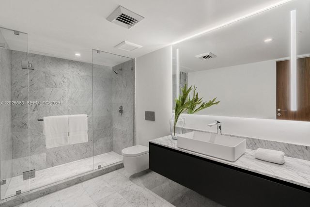 5 Grove Isle Drive PHL05, Coconut Grove, FL 33133