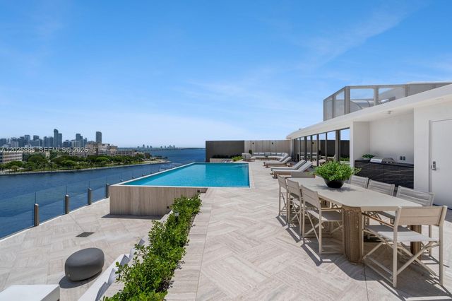 5 Grove Isle Drive PHL05, Coconut Grove, FL 33133