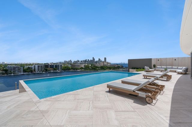 5 Grove Isle Drive PHL05, Coconut Grove, FL 33133