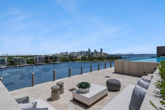 5 Grove Isle Drive PHL05, Coconut Grove, FL 33133