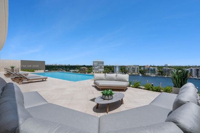 5 Grove Isle Drive PHL05, Coconut Grove, FL 33133