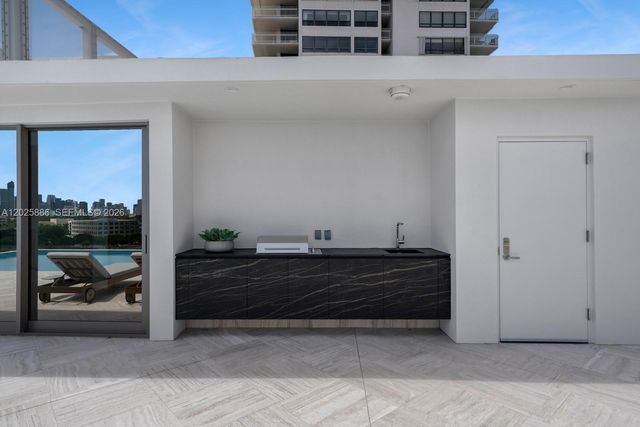 5 Grove Isle Drive PHL05, Coconut Grove, FL 33133