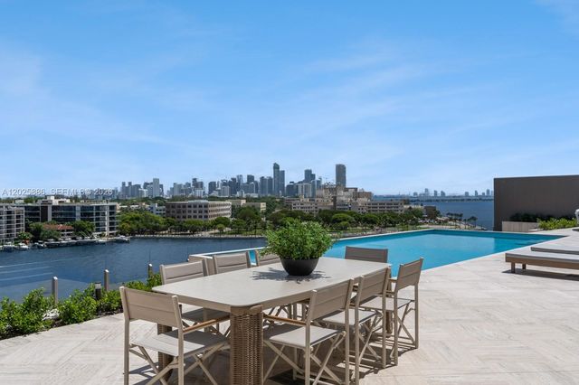5 Grove Isle Drive PHL05, Coconut Grove, FL 33133