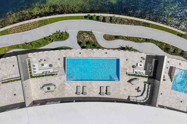 5 Grove Isle Drive PHL05, Coconut Grove, FL 33133
