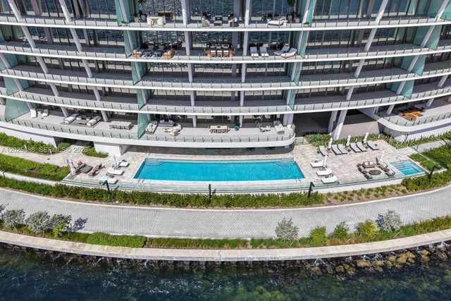 5 Grove Isle Drive PHL05, Coconut Grove, FL 33133