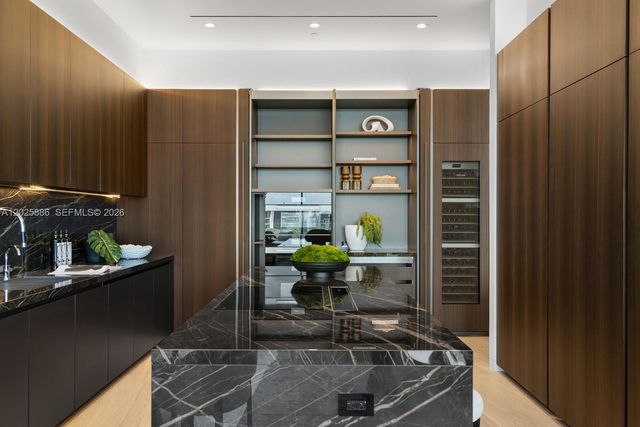 5 Grove Isle Drive PHL05, Coconut Grove, FL 33133