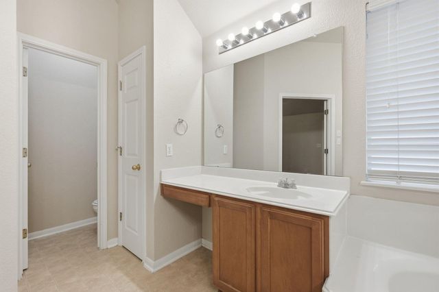 1716 Briarton LN, Round Rock, TX 78665