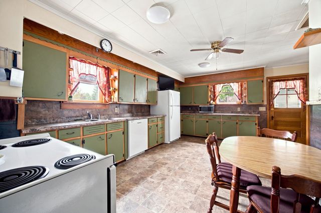 55 Park Ave, Ware, MA 01082