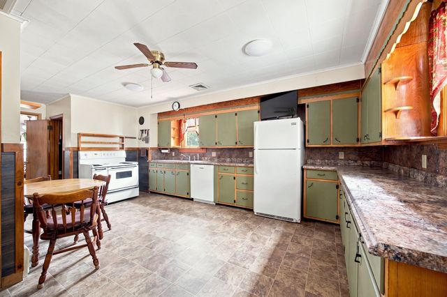 55 Park Ave, Ware, MA 01082