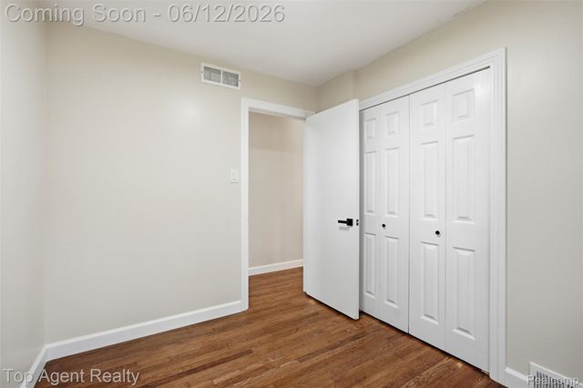 23040 Shiell Street, Clinton Charter Township, MI 48035