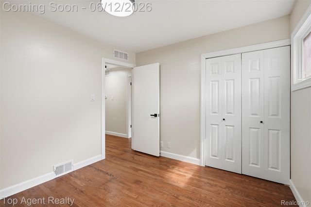 23040 Shiell Street, Clinton Charter Township, MI 48035