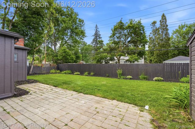 23040 Shiell Street, Clinton Charter Township, MI 48035