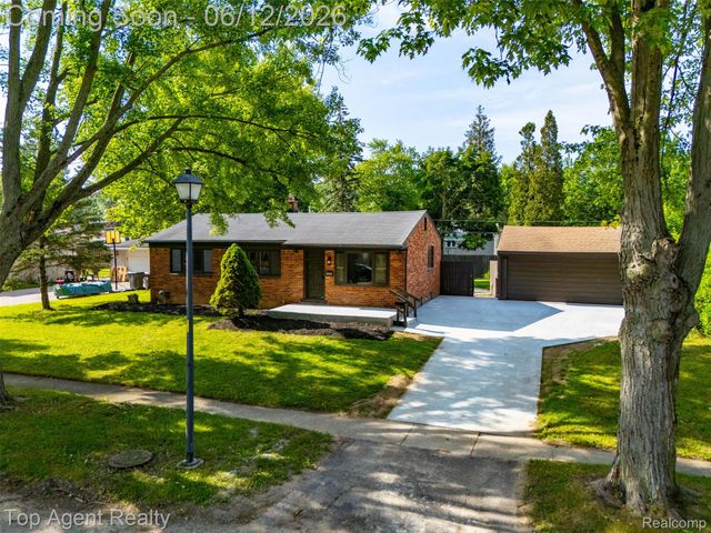 23040 Shiell Street, Clinton Charter Township, MI 48035