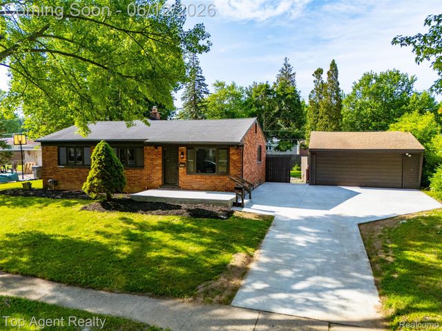 23040 Shiell Street, Clinton Charter Township, MI 48035