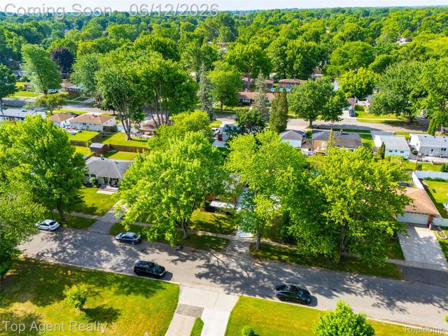 23040 Shiell Street, Clinton Charter Township, MI 48035