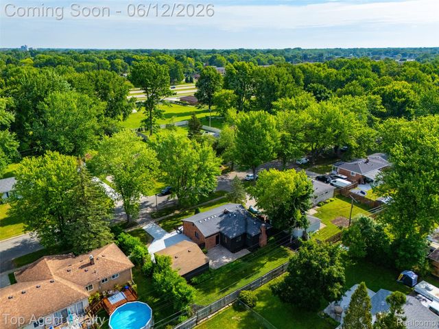 23040 Shiell Street, Clinton Charter Township, MI 48035