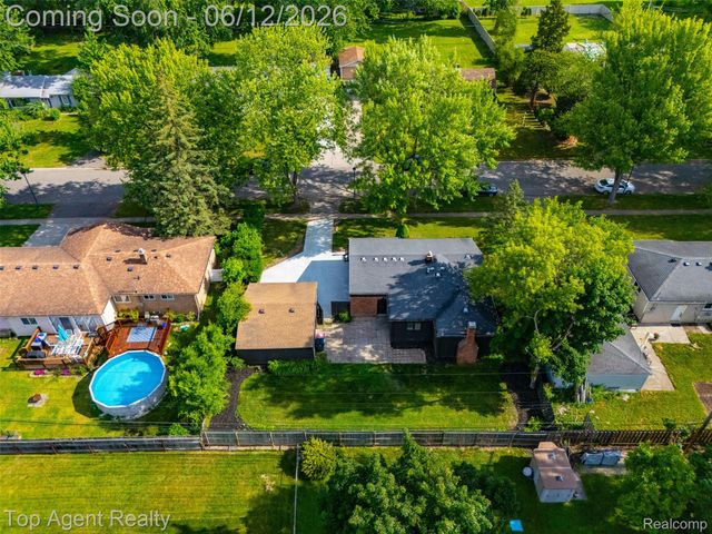 23040 Shiell Street, Clinton Charter Township, MI 48035