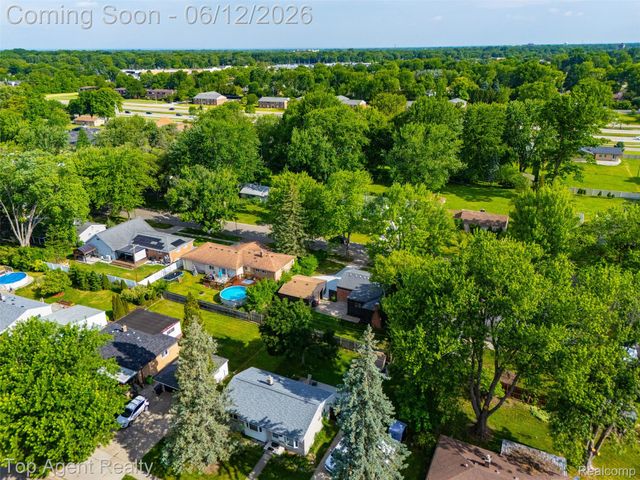 23040 Shiell Street, Clinton Charter Township, MI 48035