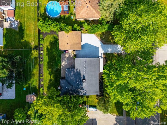 23040 Shiell Street, Clinton Charter Township, MI 48035