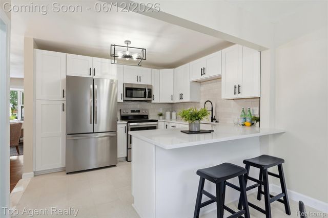 23040 Shiell Street, Clinton Charter Township, MI 48035