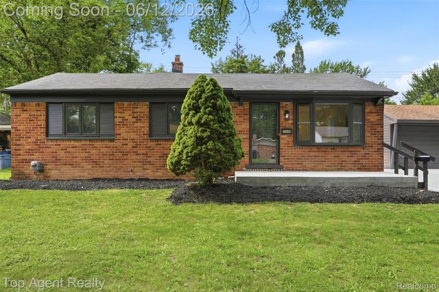 23040 Shiell Street, Clinton Charter Township, MI 48035