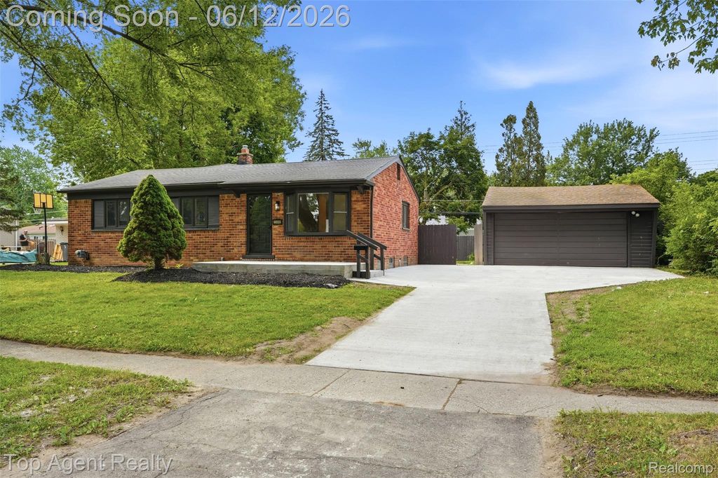 23040 Shiell Street, Clinton Charter Township, MI 48035