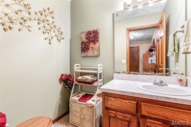 18 Winchester Road, Farmington, MO 63640