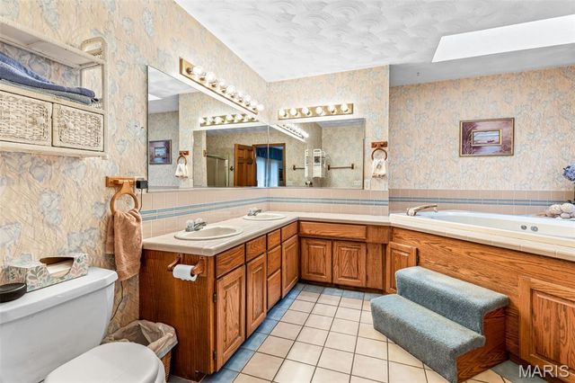 18 Winchester Road, Farmington, MO 63640