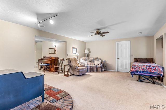 18 Winchester Road, Farmington, MO 63640