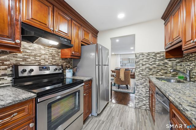 8 Barnstable Lane, Stamford, CT 06907