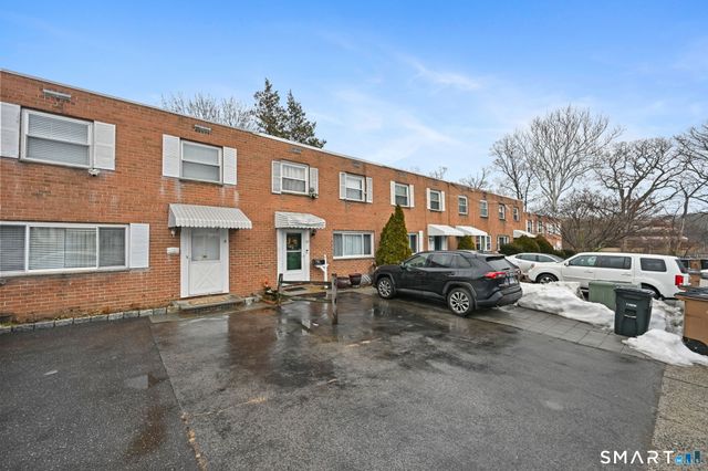 8 Barnstable Lane, Stamford, CT 06907