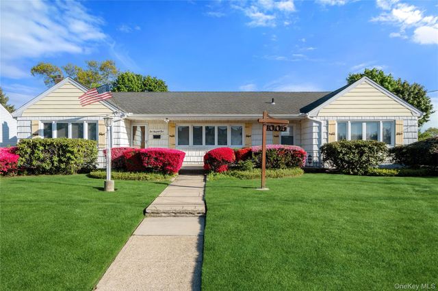1005 3rd Street, West Babylon, NY 11704