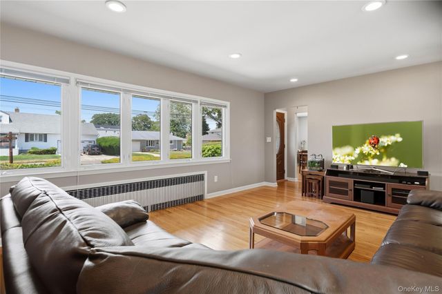 1005 3rd Street, West Babylon, NY 11704