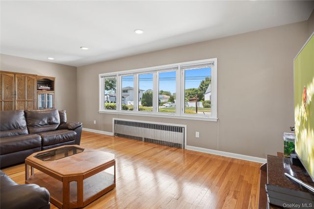 1005 3rd Street, West Babylon, NY 11704