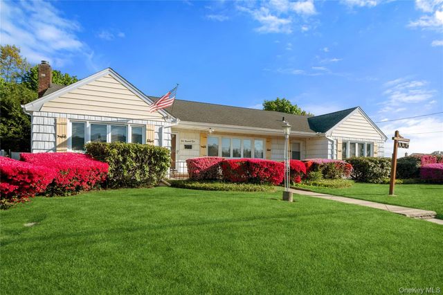 1005 3rd Street, West Babylon, NY 11704
